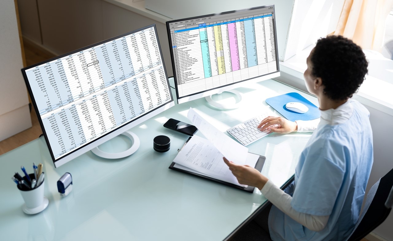 Engineer working on multiple screens - u@cloud