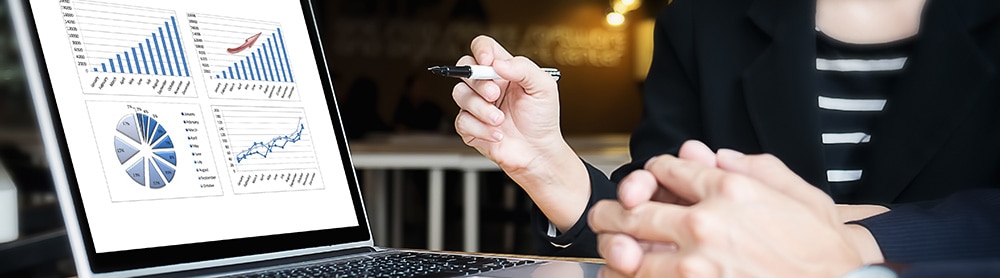 Two analysts finance chart