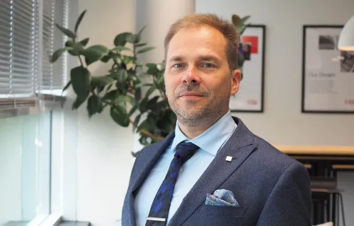 Perttu Mikkonen toimii CGI:n oikeus-, puolustus ja turvasektorin yksikön vetäjänä.