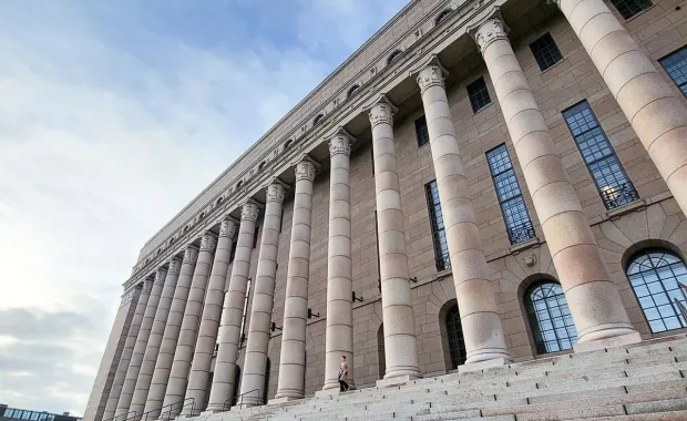 Digitalisoituvassa maailmassa valtionhallinto kohtaa asiakkaansa kaikkialla ja kaikkina vuorokauden aikoina. 